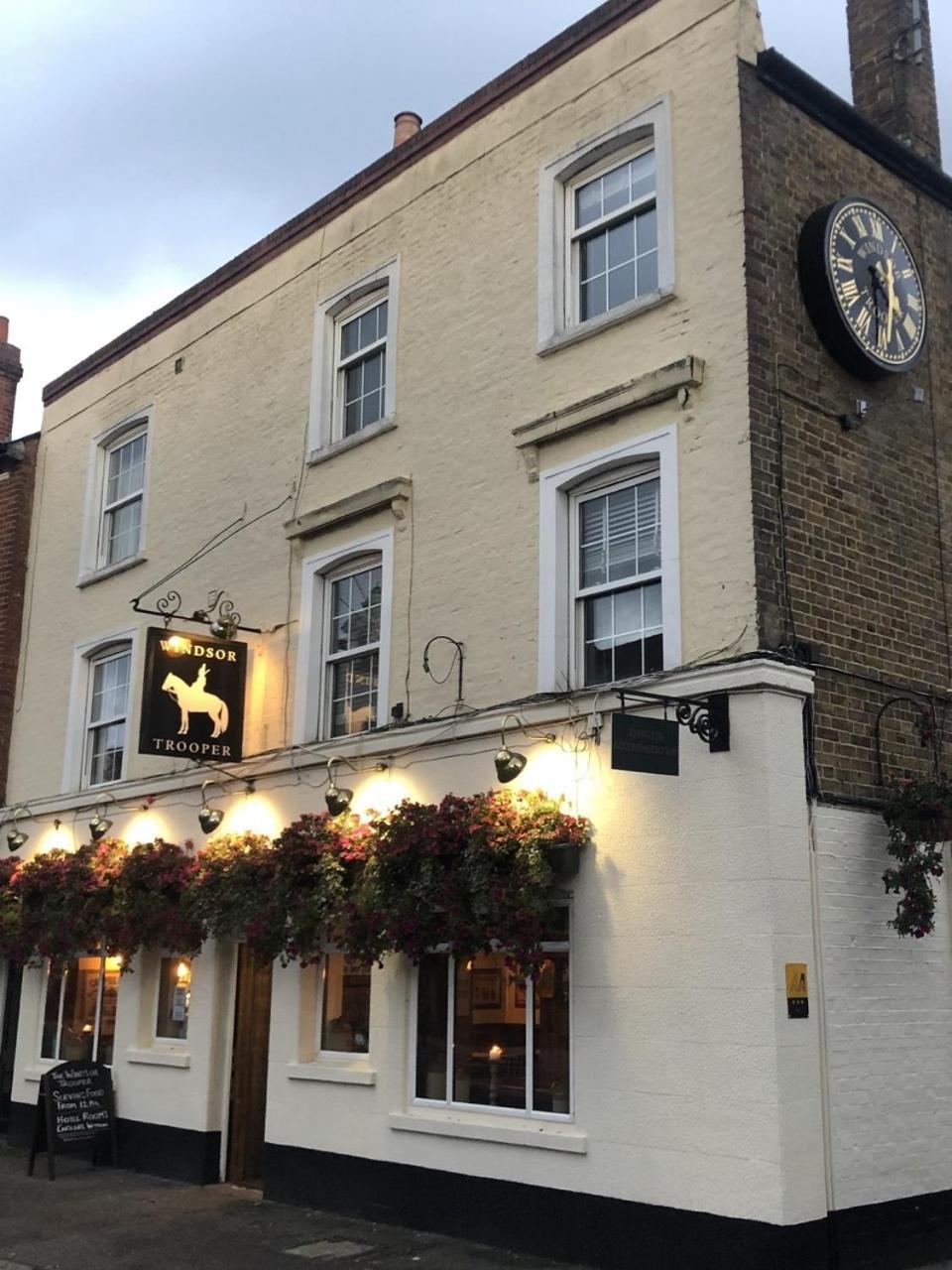 The Windsor Trooper Pub & Inn Exterior photo