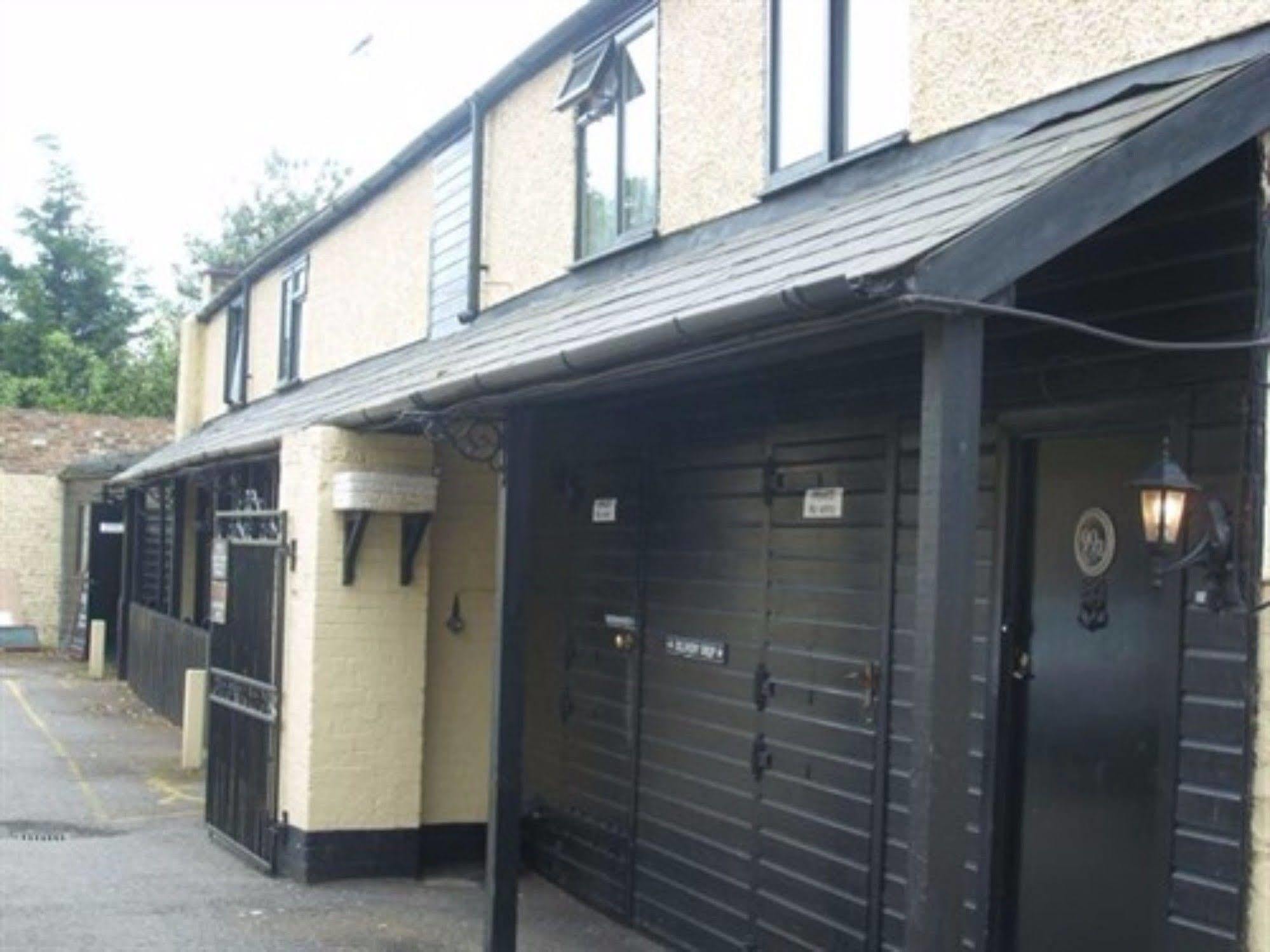 The Windsor Trooper Pub & Inn Exterior photo